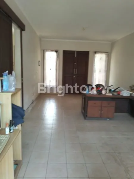 image RUMAH TUA 2 LANTAI DI DEKAT UBUNG , PINGGIR JALAN BESAR (3)