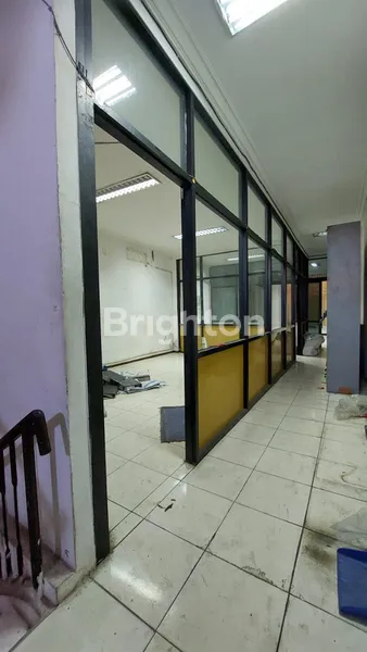 image RUKO 4 LANTAI DI JALAN GEMBONG SURABAYA  (8)