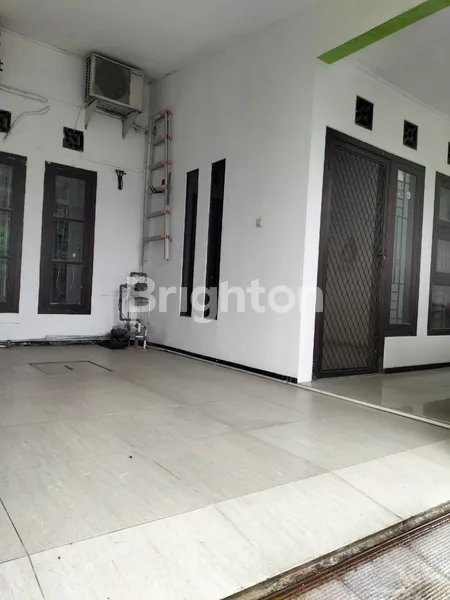 image RUMAH 2 LANTAI DI GRIYA PERMATA GEDANGAN SIDOARJO (8)