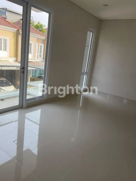 image RUMAH CANTIK 2 LT SIAP HUNI CLUSTER KARELIA VILLAGE GADING SERPONG (2)