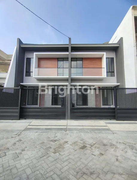 image RUMAH BARUK UTARA BARU GRESS BERKWALITAS SELANGKAH KE RUNGKUT (1)