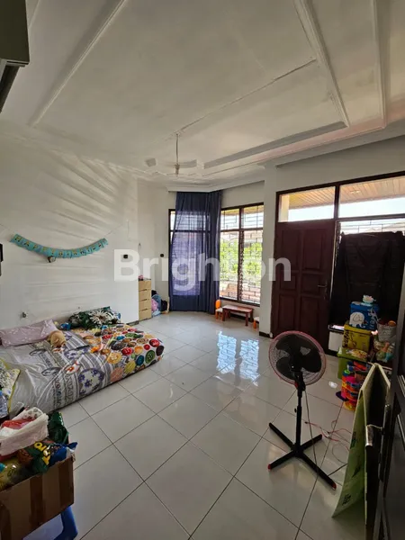 image RUMAH SECOND TERAWAT MEWAH RAYA SATELIT UTARA, COCOK UNTUK USAHA ATAU KANTOR, STRATEGIS, DEKAT RUMAH SAKIT MITRA KELUARGA, ATAP, KUSEN DAN PINTU SEMUA KAYU JATI, LANTAI MARMER (4)