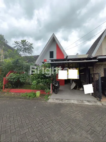 image DIJUAL RUMAH SEMIFURNISH TENGAH KOTA LOKASI DALAM PERUMAHAN WIKA AMAN NYAMAN HARGA NEGO (1)