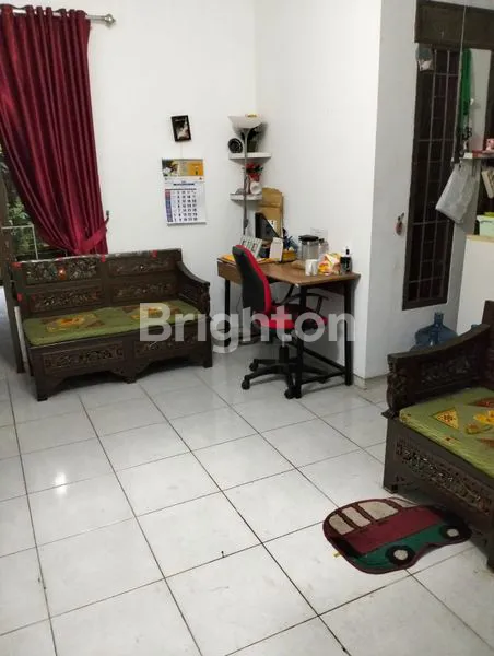 image DIJUAL RUMAH SEMIFURNISH TENGAH KOTA LOKASI DALAM PERUMAHAN WIKA AMAN NYAMAN HARGA NEGO (2)