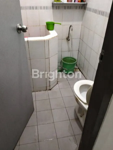 image DIJUAL RUMAH SEMIFURNISH TENGAH KOTA LOKASI DALAM PERUMAHAN WIKA AMAN NYAMAN HARGA NEGO (6)