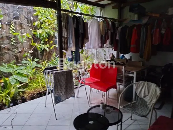 image DIJUAL RUMAH SEMIFURNISH TENGAH KOTA LOKASI DALAM PERUMAHAN WIKA AMAN NYAMAN HARGA NEGO (7)