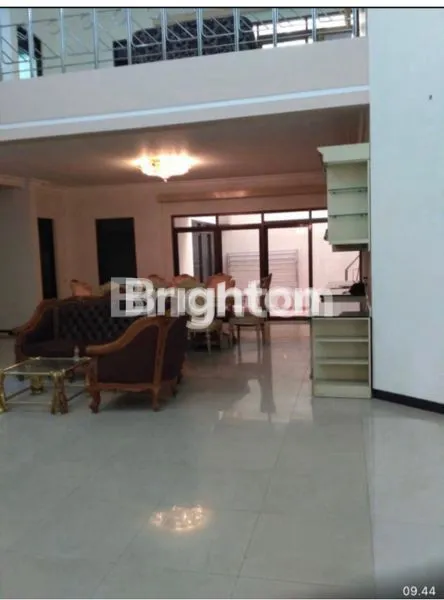 image RUMAH DHARMAHUSADA 2 LANTAI SEMI FURNISHED SIAP HUNI JUAL/SEWA (5)