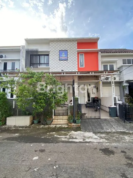 image RUMAH CANTIK 2,5 LANTAI SEMI FURNISH DI BUMI BINTARO PERMAI (1)