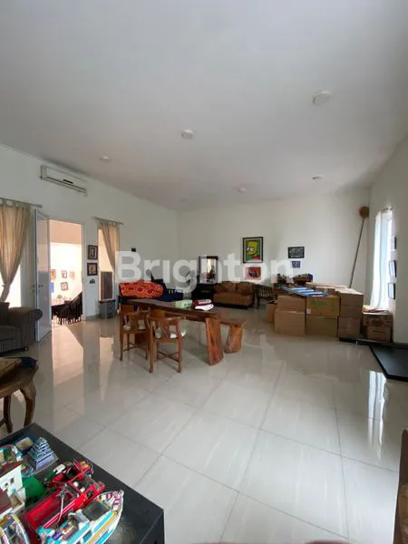 image RUMAH CANTIK 2,5 LANTAI SEMI FURNISH DI BUMI BINTARO PERMAI (2)