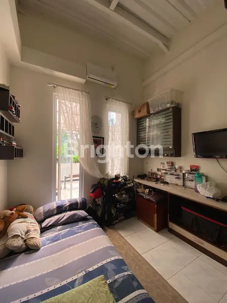 image RUMAH CANTIK 2,5 LANTAI SEMI FURNISH DI BUMI BINTARO PERMAI (7)