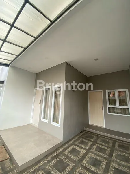 image RUMAH BARU MODERN DAN SIAP HUNI LOKASI STRATEGIS (1)