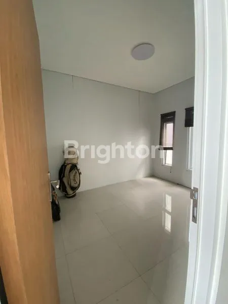 image RUMAH BARU MODERN DAN SIAP HUNI LOKASI STRATEGIS (5)