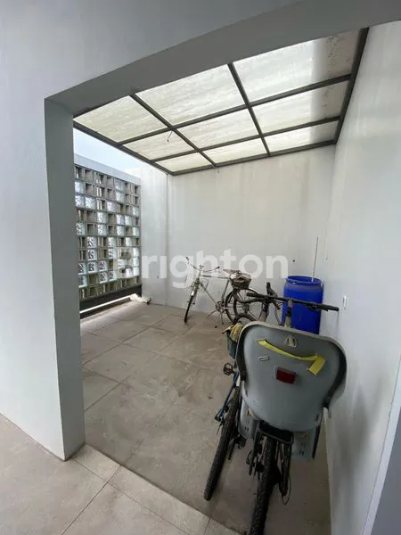 image RUMAH BARU MODERN DAN SIAP HUNI LOKASI STRATEGIS (6)