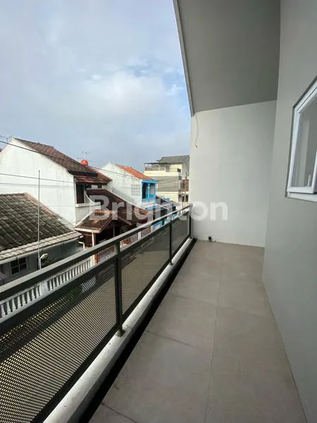 image RUMAH BARU MODERN DAN SIAP HUNI LOKASI STRATEGIS (7)