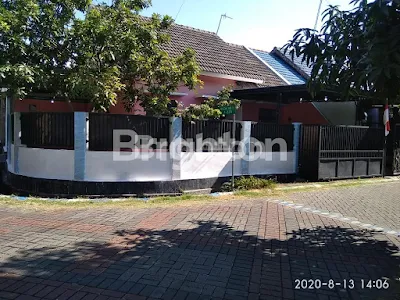 image RUMAH POJOK UNTUK USAHA DAN TEMPAT TINGGAL (14)