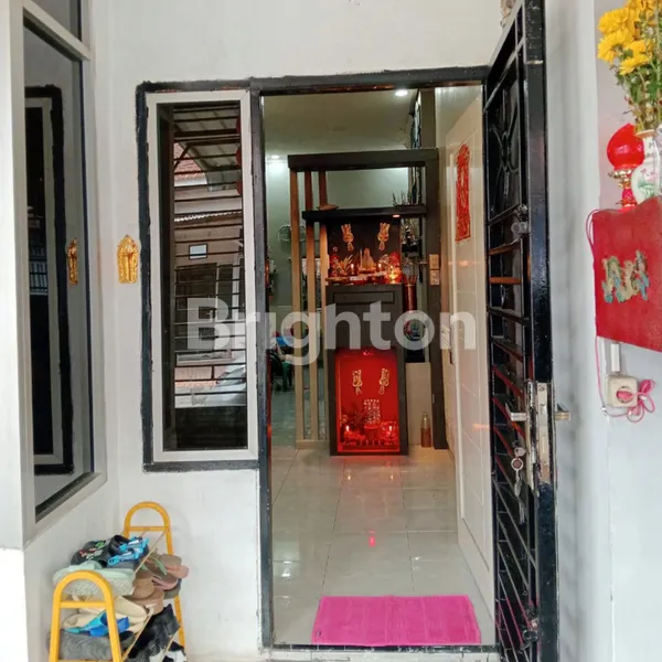 image RUMAH STRATEGIS KOMPLEK BORDERLAND  (4)