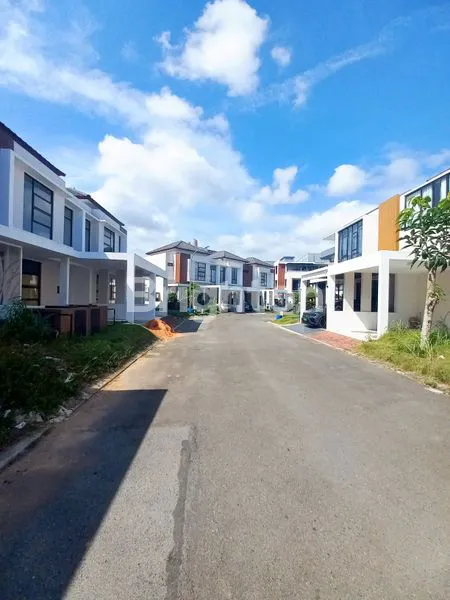 image RUMAH HOOK 2 LANTAI GRAND ORCHID DI TENGAH KOTA BATAM CENTRE (2)