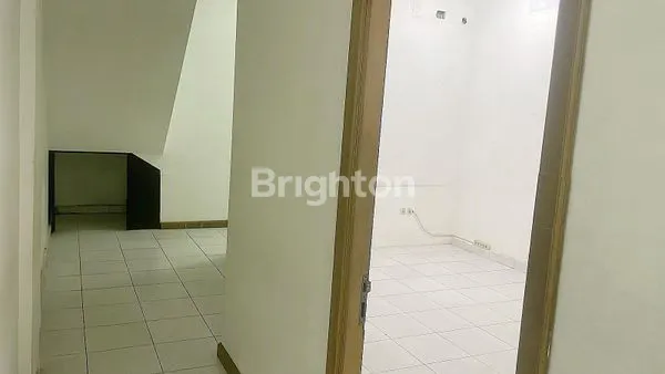 image RUKO 2 LANTAI SIAP PAKAI DI LOKASI STRATEGIS ARAH BANDARA  (4)