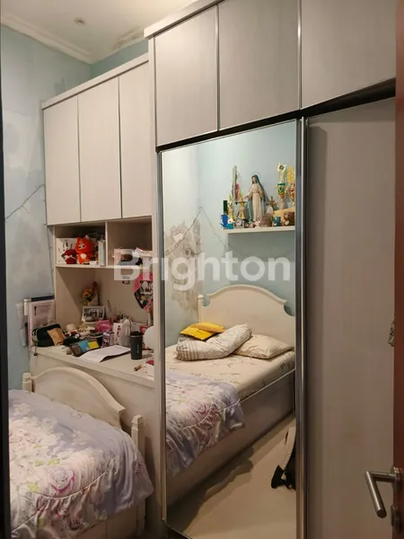 image RUMAH 3 1/2 LANTAI SIAP HUNI DI METRO PERMATA 1 KARANG TENGAH  TANGERANG (4)