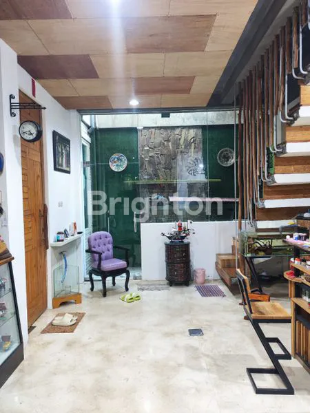 image RUMAH TERAWAT BAIK PALM SPRING REGENCY DEKAT JAMBANGAN, KARAH, MASTRIP (4)