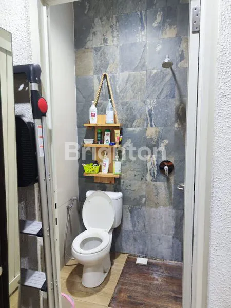 image RUMAH TERAWAT BAIK PALM SPRING REGENCY DEKAT JAMBANGAN, KARAH, MASTRIP (8)