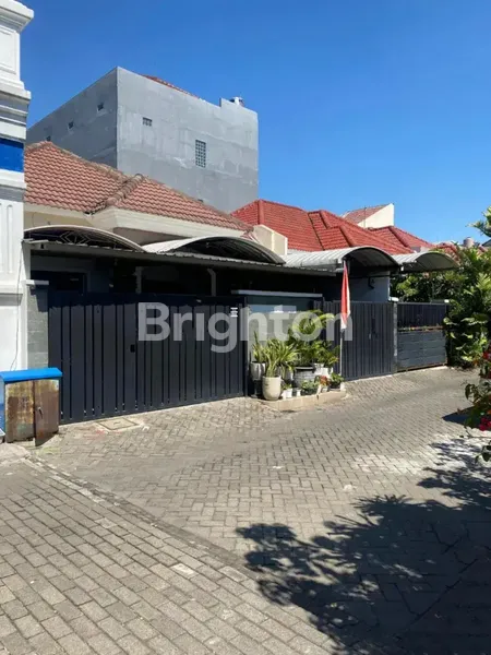 image RUMAH SECOND TERAWAT DI PALM SPRING, DEKAT KETINTANG DAN GAYUNGSARI  (2)