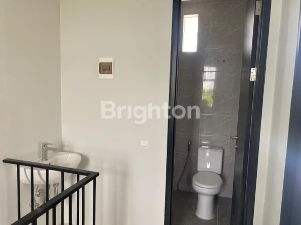 image RUMAH 2 LANTAI DI PANTAI MENTARI KENJERAN SURABAYA (3)