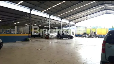 image TANAH EX TEMPAT USAHA BENGKEL KEMANGGISAN BESERTA PERALATAN (4)