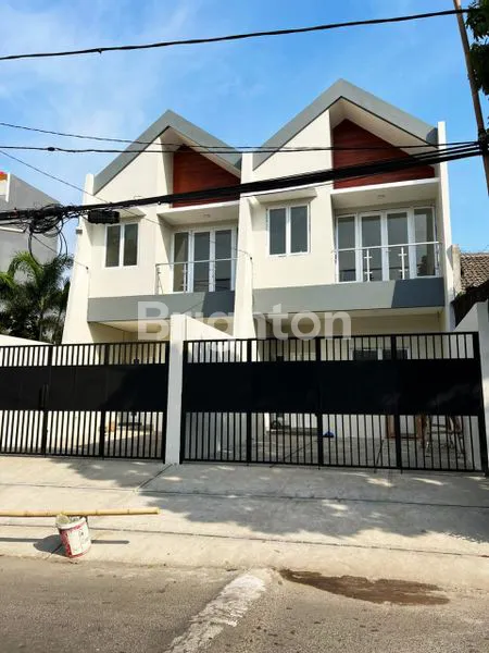 image RUMAH MERUYA KAV DKI 125M2 BRAND NEW BARAT LAUN SHM SIAP HUNI ROW LEBAR 2 MOBIL (1)