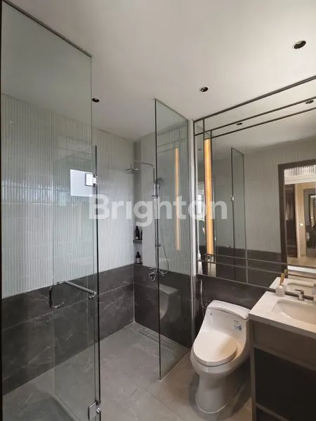 image RUMAH MEWAH 3 LANTAI LOKASI STRATEGIS & INVESTASI MENJANJIKAN (12)