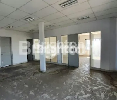 image BANGUNAN TERAWAT STRATEGIS DI RAYA KLETEK, SIDOARJO (2)