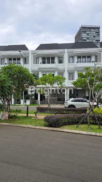 image RUMAH MEWAH DENGAN LIFT SUTERA WINONA ALAM SUTERA TANGERANG SELATAN  (2)