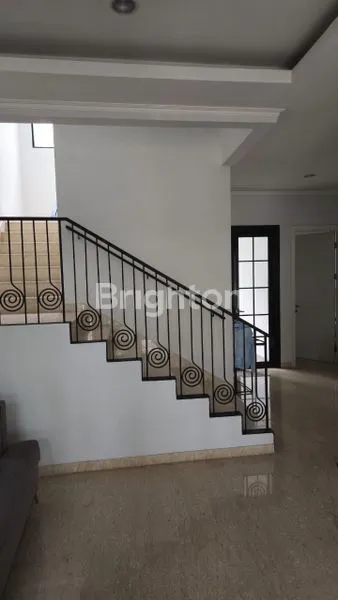 image RUMAH MEWAH DENGAN LIFT SUTERA WINONA ALAM SUTERA TANGERANG SELATAN  (8)