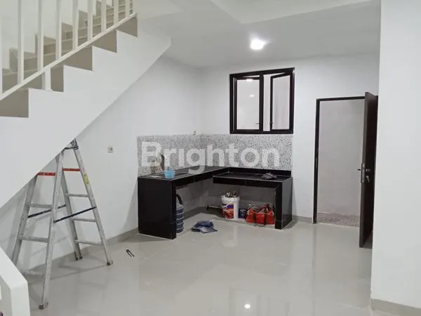 image RUMAH SIAP HUNI 2 LANTAI TANAH SEREAL TAMBORA (4)