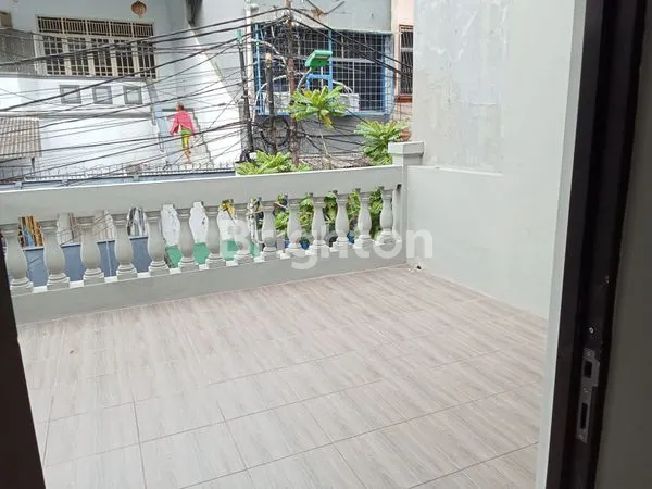 image RUMAH SIAP HUNI 2 LANTAI TANAH SEREAL TAMBORA (8)