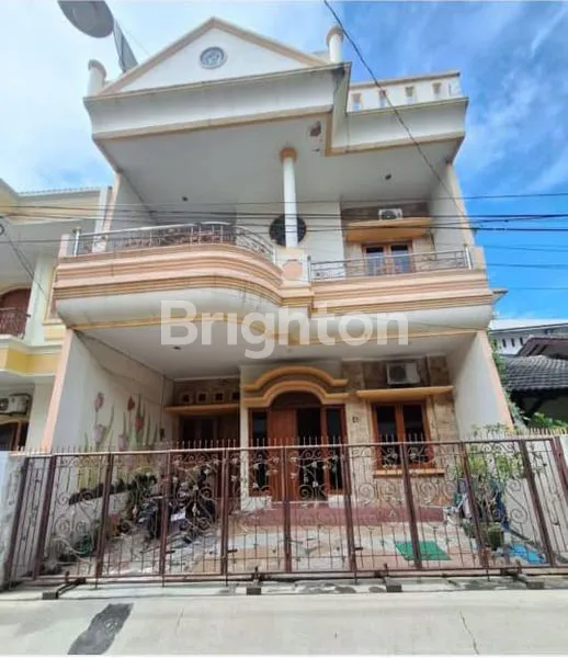 image RUMAH 2,1/2 LANTAI SIAP HUNI  LOK JL.ANGGREK (1)