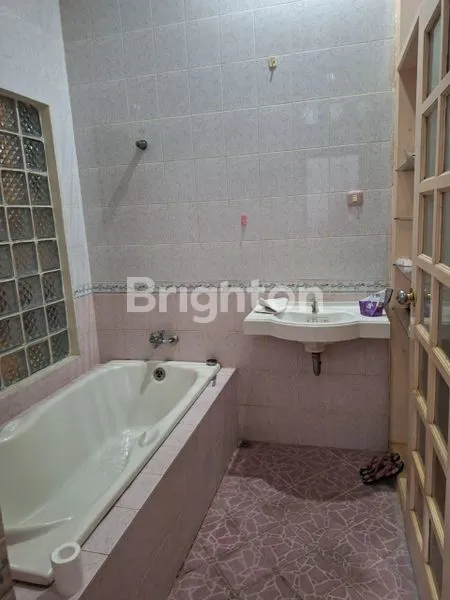 image RUMAH 2,1/2 LANTAI SIAP HUNI  LOK JL.ANGGREK (5)