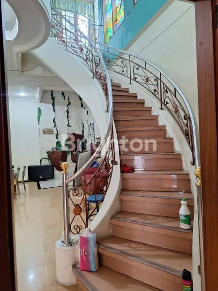 image RUMAH 2,1/2 LANTAI SIAP HUNI  LOK JL.ANGGREK (6)