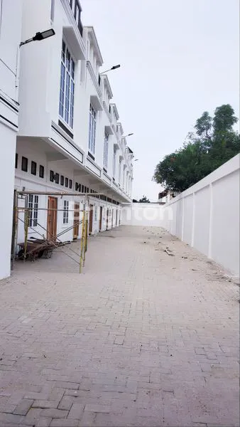 image KOMPLEK ALEXANDRIA. RUMAH LEBAR 5 M. STRATEGIS & INTI KOTA. 4 MENIT KE STARBUCKS PANCING (3)