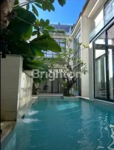 RUMAH MEWAH 3 LANTAI FURNISH DI NAVAPARK BSD TANGERANG