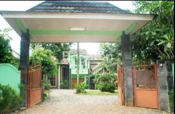 image RUMAH DAN KEBUN DI GUNUNG SINDUR (1)