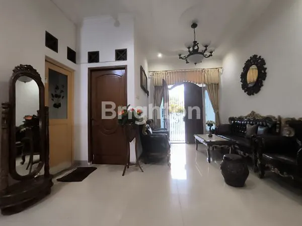 image RUMAH SEMI FURNISHED (KITCHEN SET+ BAR TABLE) DAN MATERIAL PREMIUM (1)