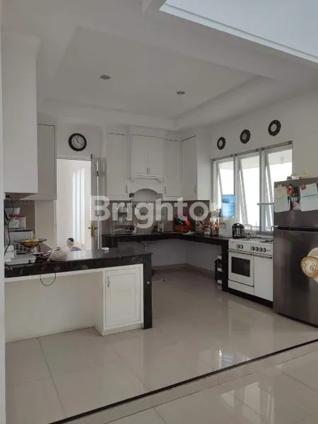 image RUMAH SUPER CANTIK SEMI FURNISHED  (6)