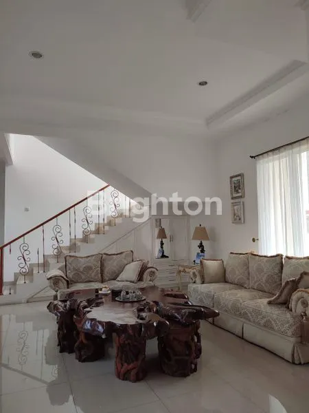 image RUMAH SUPER CANTIK SEMI FURNISHED  (5)