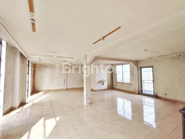 RUKO 3 LANTAI DI PUSAT BISNIS KOTA SURABAYA JALAN RAYA TEMBAAN