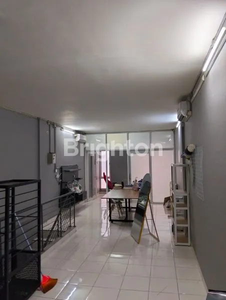 image LOKASI STRATEGIS, PARKIRAN TIDAK BERBAYAR , RUKO COMMPARK 2 1/2 LANTAI, LT 76M,LB -/+ 156M,ADA 2 GUDANG , DI BOULEVARD JALAN ,SEBERANG SHELL..BANGUNAN SUDAH RENOVASI, COCOK UNTUK KANTOR,RESTO DLL,KOTA WISATA, CIBUBUR, GUNUNG PUTRI, BOGOR, JAWA BARAT (8)