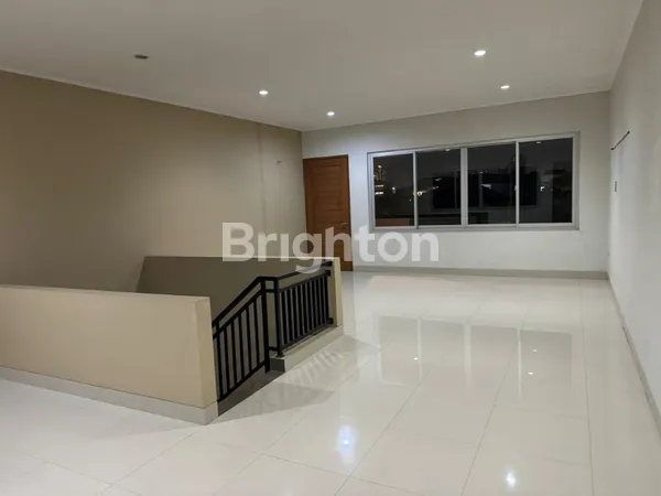 image RUMAH CANTIK 3 LANTAI DURI KEPA ROW 2 MOBIL (3)