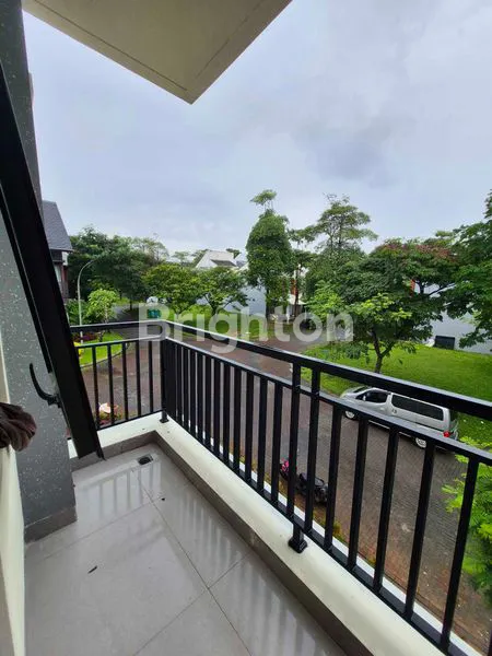 image RUMAH MEWAH HOOK DI EMINENT PRESTIGIA BSD CITY BARU SELESAI DIBANGUN SIAP HUNI DAN FREE KITCHEN SET (6)