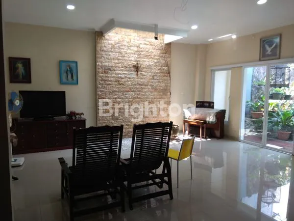 image RUMAH LUAS SIAP HUNI DI VILLA MELATI MAS SERPONG (8)