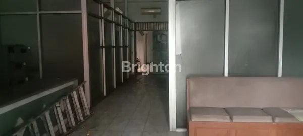 image RUKO BESAR 2 LT LOKASI STRATEGIS PINGGIR JALAN KUSUMANEGARA YOGYAKARTA (4)